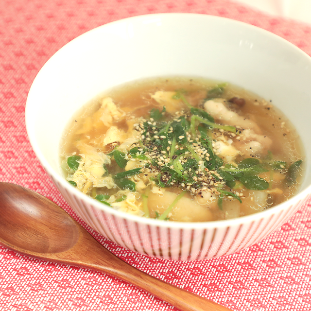 松下さん家の鶏肉と豆苗のかきたまスープ