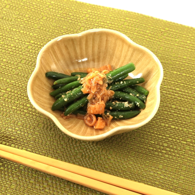 簡単レシピ愛好家さんの冷凍インゲンとなめたけの和え物