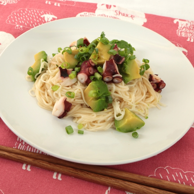 簡単レシピ愛好家さんのたことアボカドのパスタ風