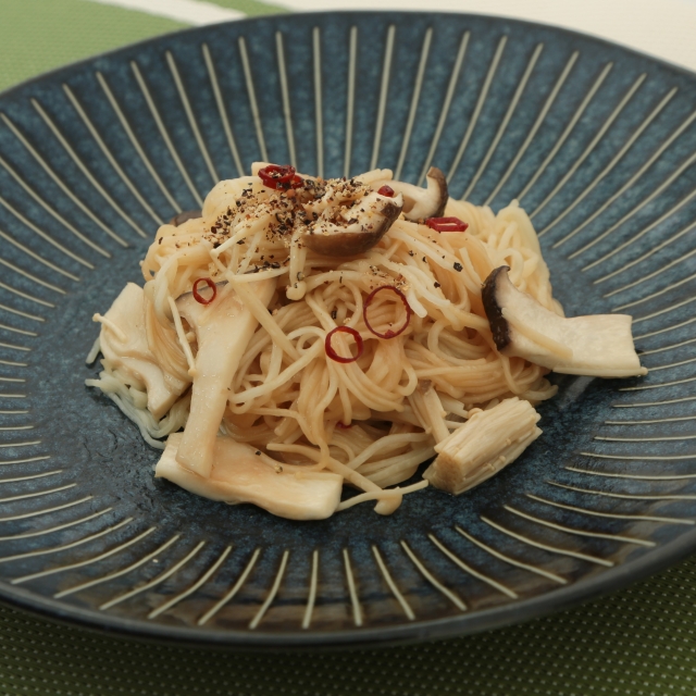 簡単レシピ愛好家さんの3種のきのこのヘルシーパスタ風