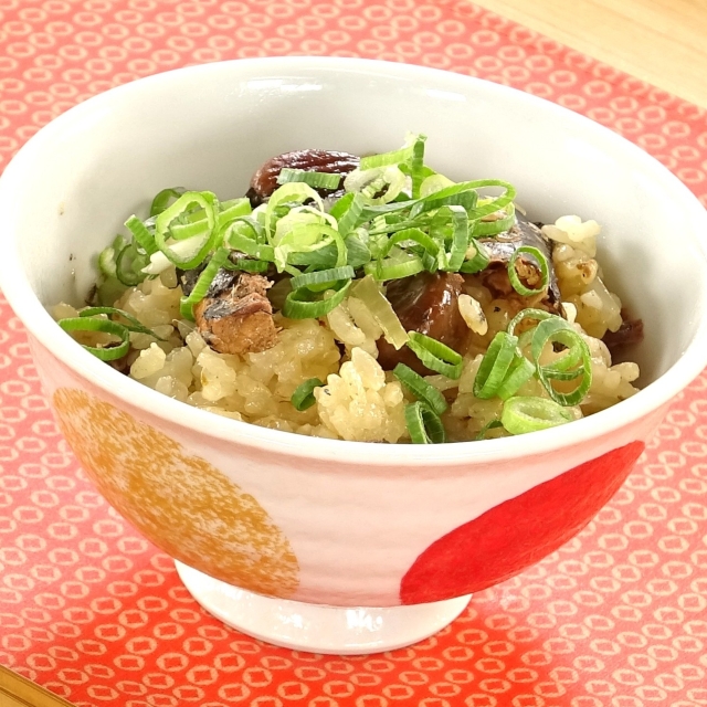 簡単レシピ愛好家さんの甘栗とサンマ缶の炊き込みご飯