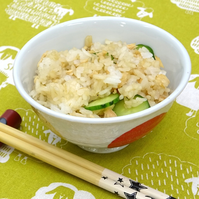簡単レシピ愛好家さんの鮭フレークときゅうりの混ぜご飯