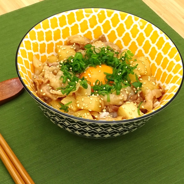 簡単レシピ愛好家さんの豚長いも丼