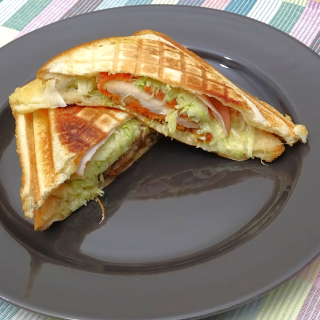 簡単レシピ愛好家さんのコンビニチキンのホットサンド