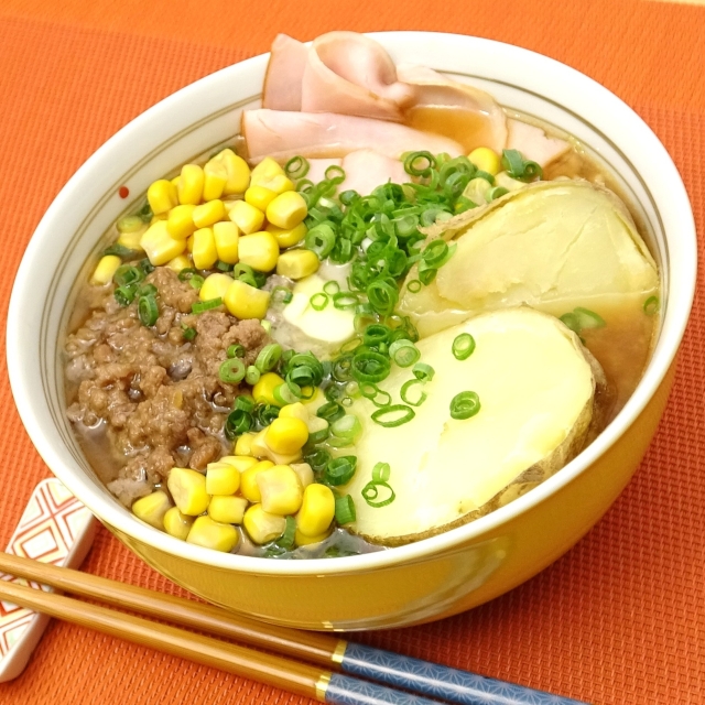 簡単レシピ愛好家さんの味噌バターじゃがラーメン
