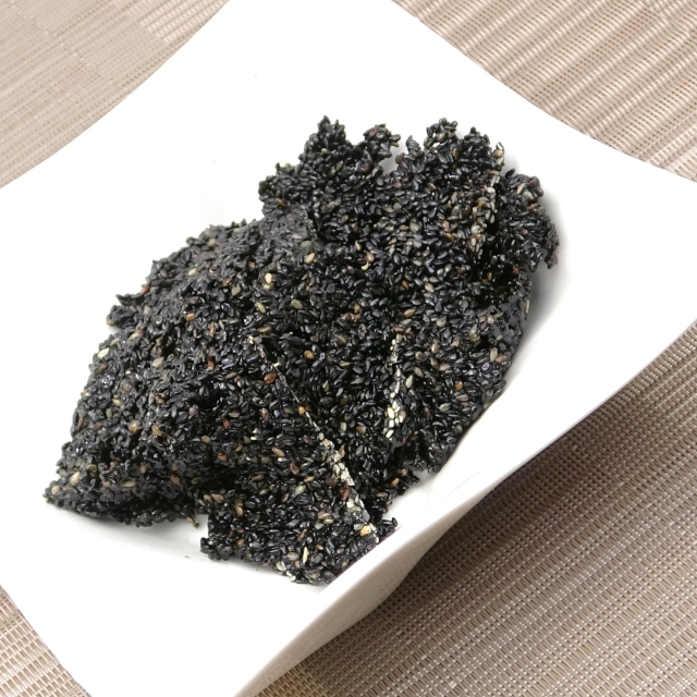 さっちゃん家のミネラル醗酵ゴマ煎餅