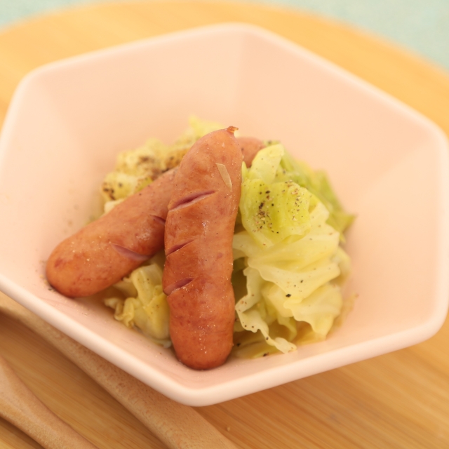 簡単レシピ愛好家さんのウインナーとキャベツの洋風煮込