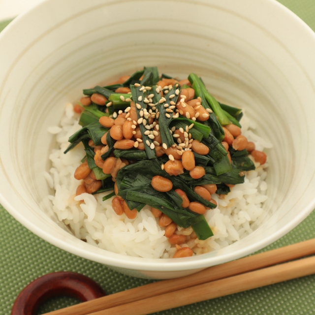 簡単レシピ愛好家さんのニラ納豆丼