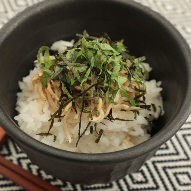 簡単レシピ愛好家さんのしらすマヨネーズ丼