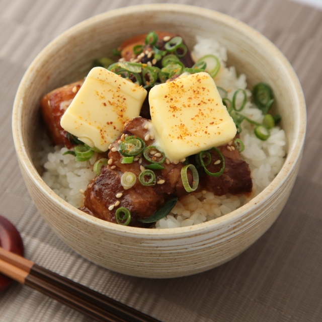 簡単レシピ愛好家さんの豚角煮のバターご飯
