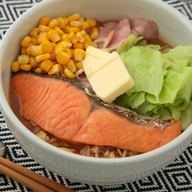 簡単レシピ愛好家さんの鮭バターコーン味噌ラーメン