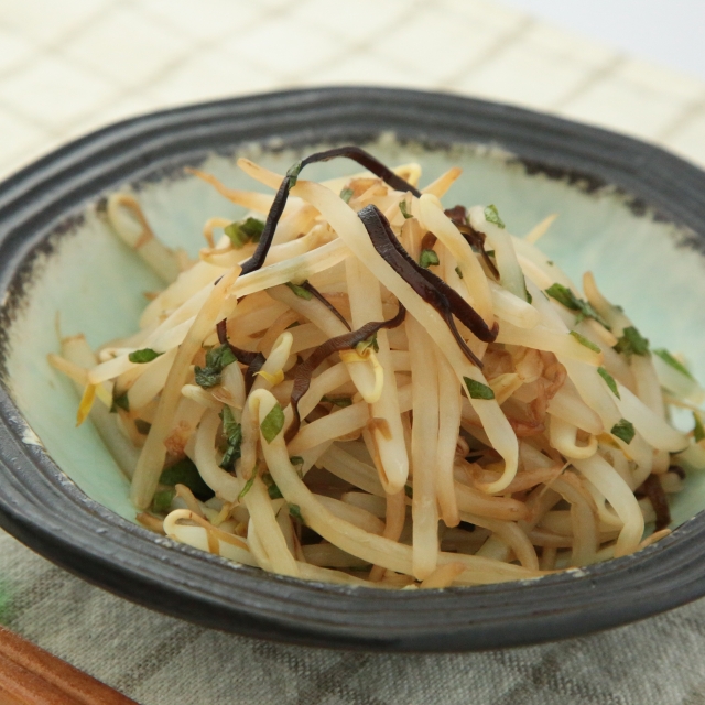 簡単レシピ愛好家さんのもやしと塩昆布と大葉あえ
