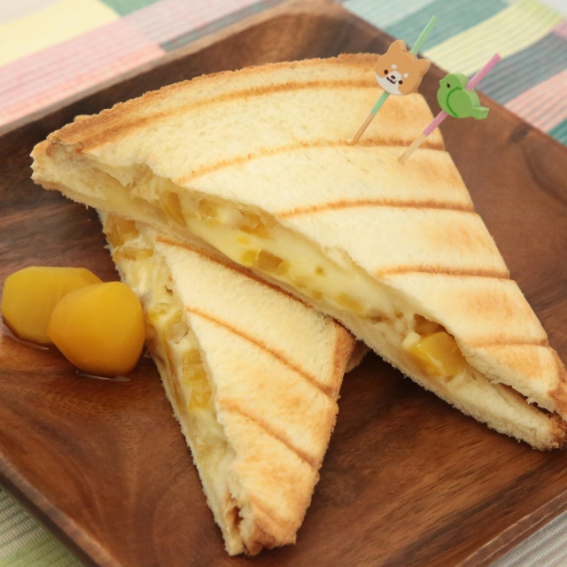 簡単レシピ愛好家さんの栗の甘露煮とクリームチーズのホットサンド