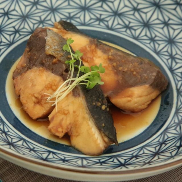 簡単レシピ愛好家さんのブリの照り焼きにんにく風味