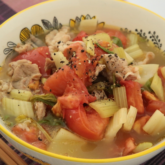 簡単レシピ愛好家さんのセロリとトマトのにんにくラーメン