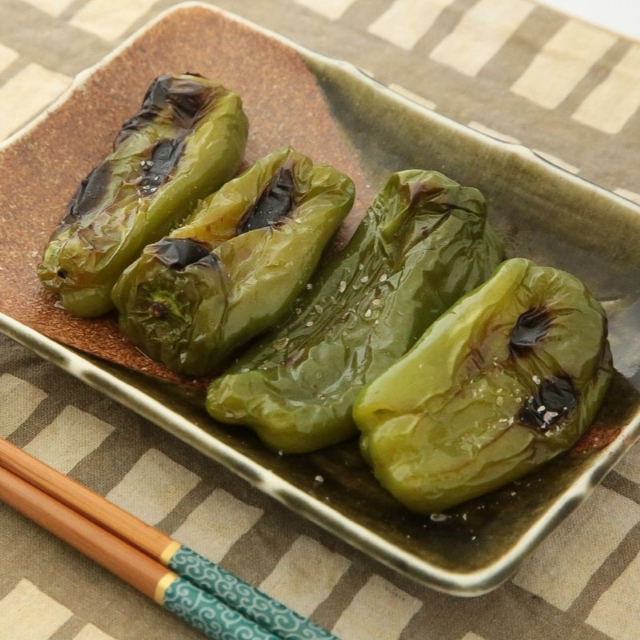 簡単レシピ愛好家さんの丸ごと焼きピーマン