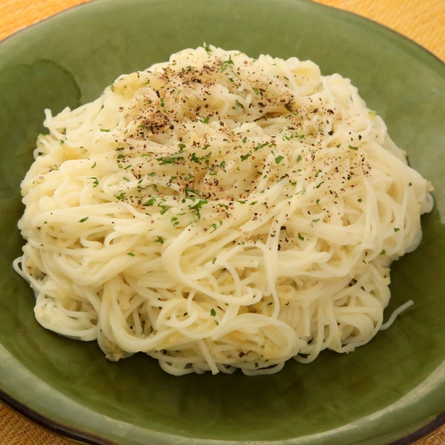 簡単レシピ愛好家さんのバジルとチーズのパスタ風