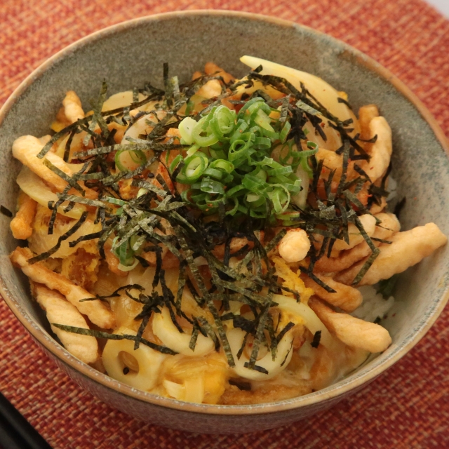 簡単レシピ愛好家さんのかっぱえびせん卵丼