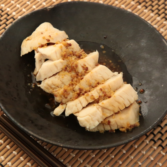 簡単レシピ愛好家さんのサラダチキンの蒸し鶏風