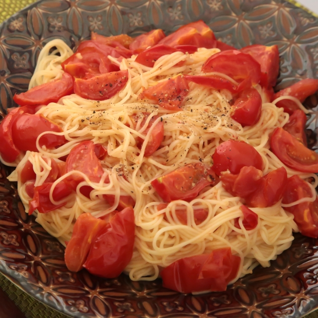 簡単レシピ愛好家さんのミニトマトとアンチョビのパスタ風