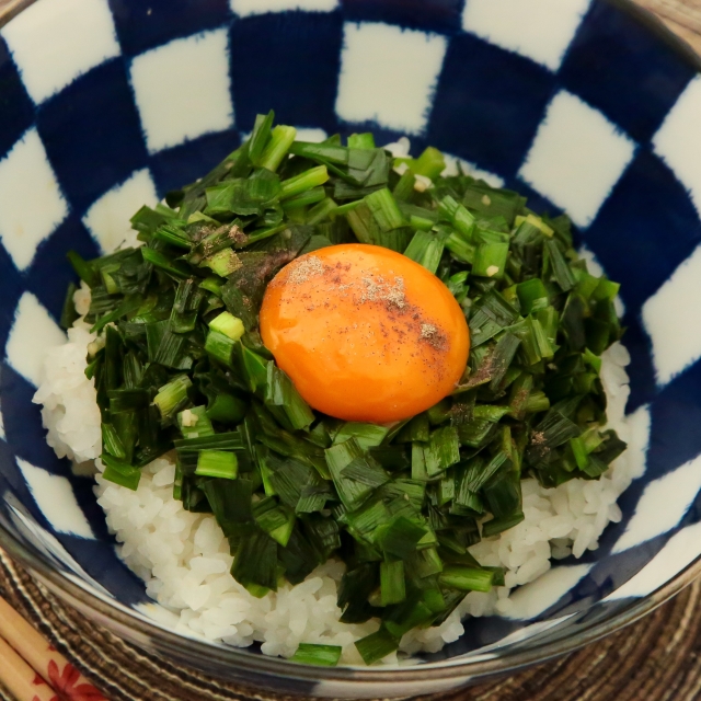 簡単レシピ愛好家さんのニラ玉丼