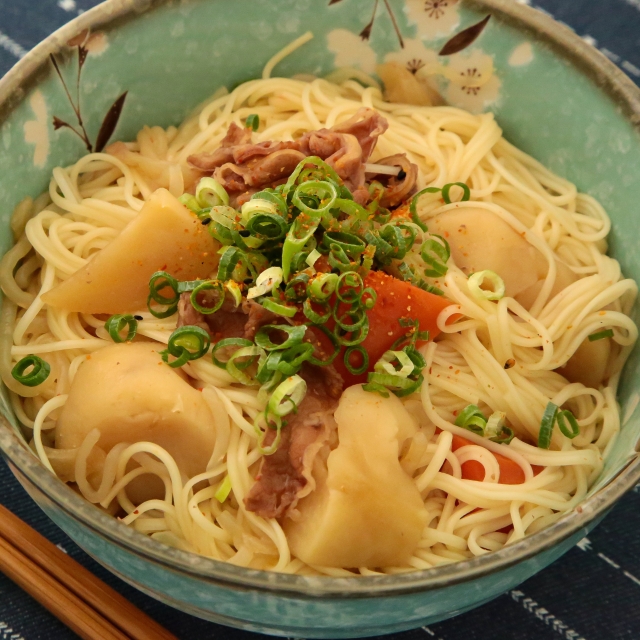 簡単レシピ愛好家さんの肉じゃがそうめん