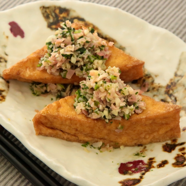 簡単レシピ愛好家さんの焼き厚揚げのパクチーニンニク