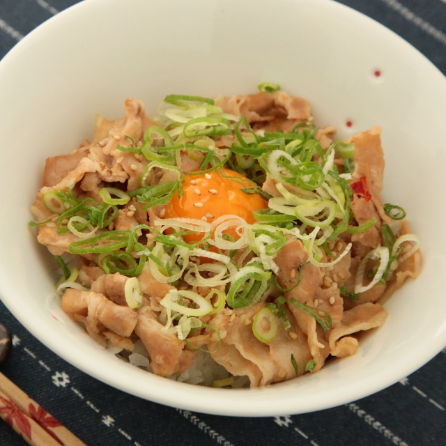 簡単レシピ愛好家さんのうま玉味噌豚丼